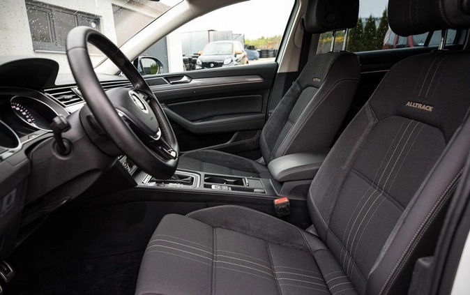 Volkswagen Passat cena 81900 przebieg: 191000, rok produkcji 2017 z Kowal małe 301